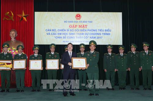 Gặp mặt cán bộ, chiến sĩ biên phòng có nhiều đóng góp cho sự nghiệp giáo dục 